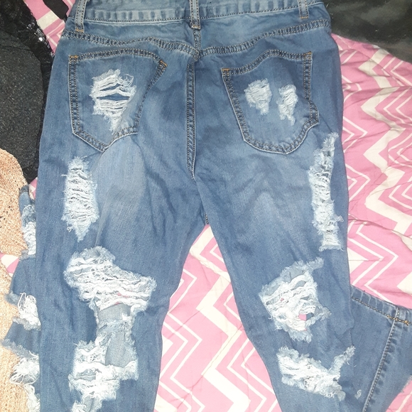Fashion nova ripped Jean's - Picture 3 of 3
